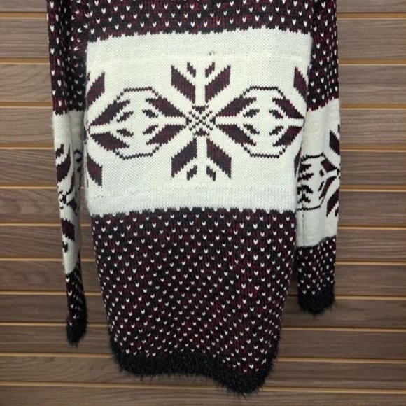 Snowflakes Pattern Sweater - Picture 4 of 4